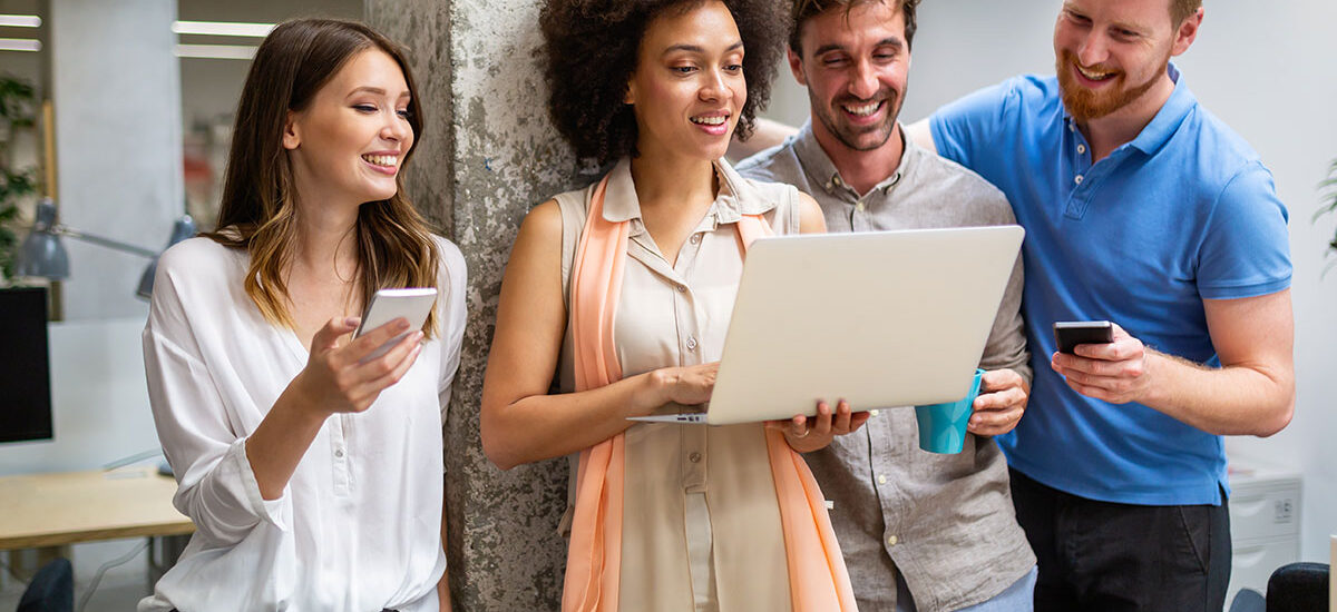 friend are discussing something in group