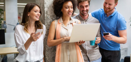 friend are discussing something in group